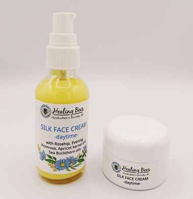 This non-greasy and light daytime cream will leave your face feeling soft and nourished.  This wonderful face moisturizer will leave your skin silky.